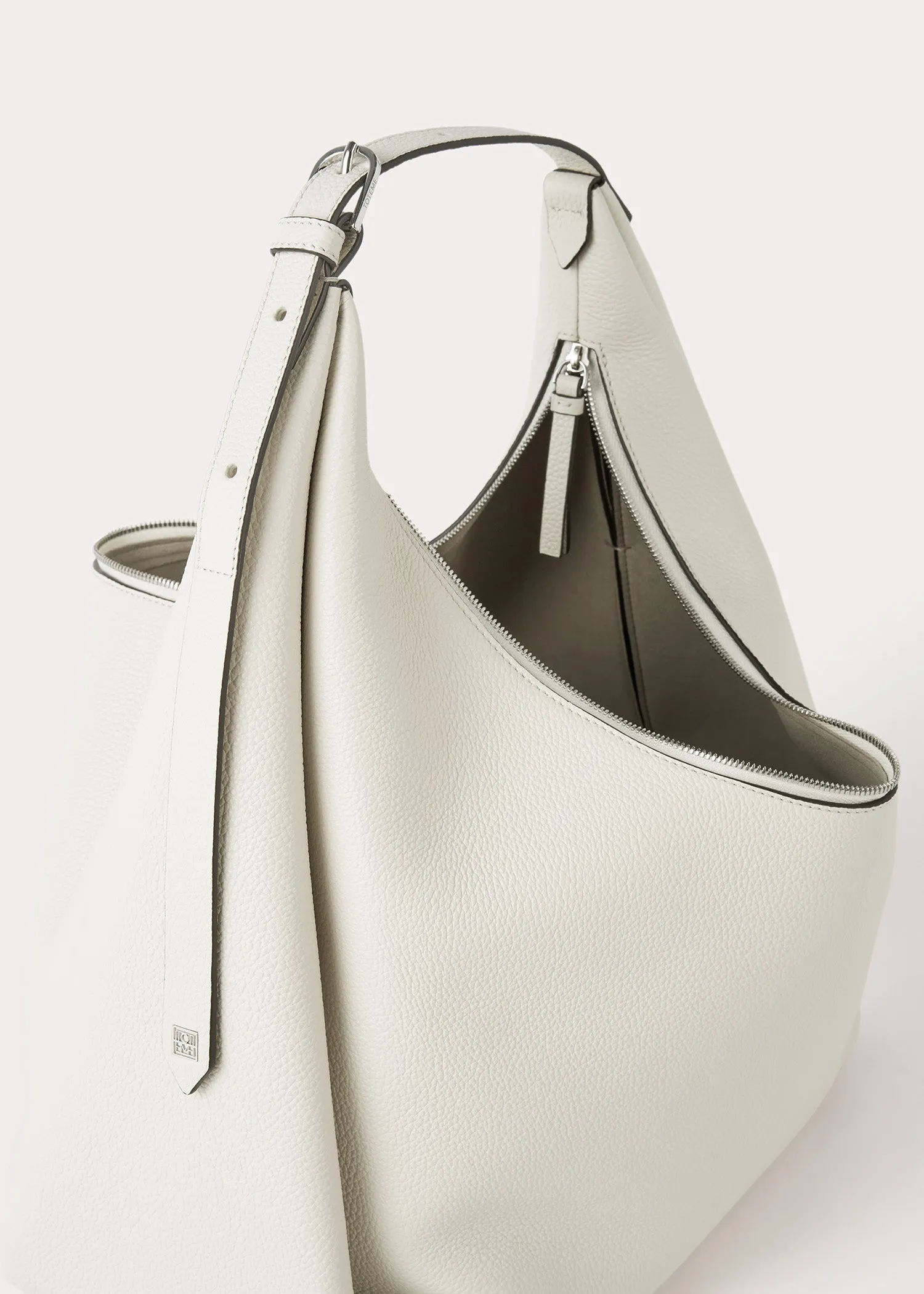 Grained-leather hobo bag milk